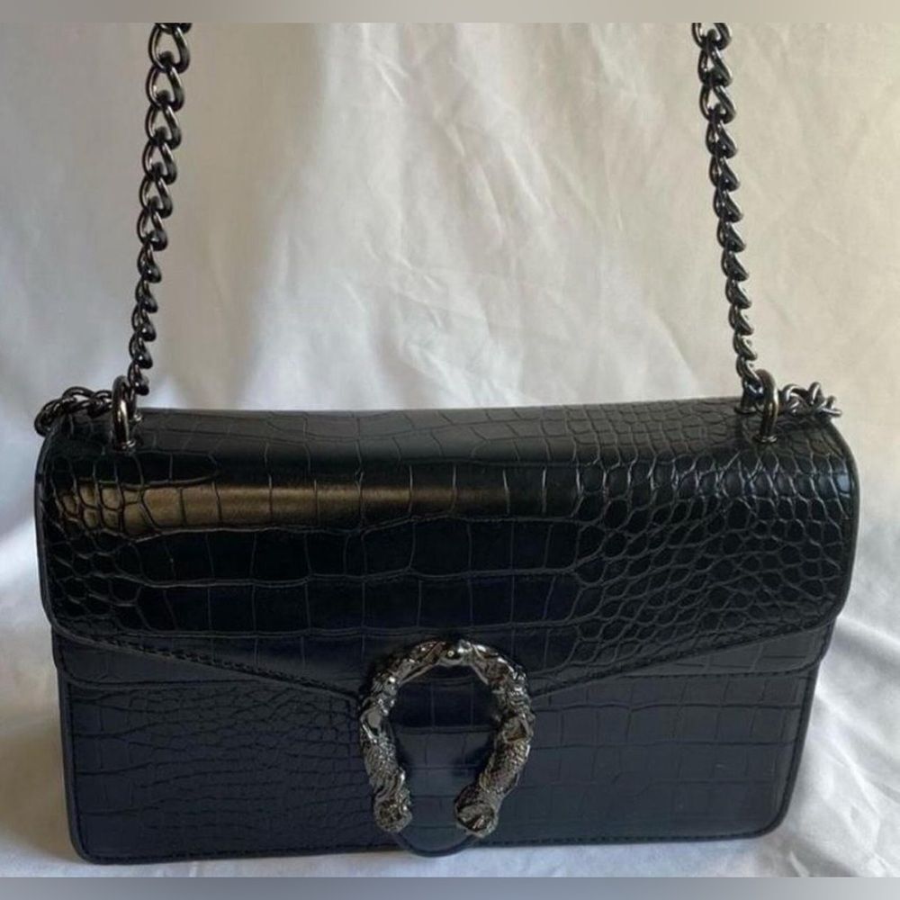 Luxury inspired Black Crocodile-Embossed Shoulder Bag - Picture 2 of 9